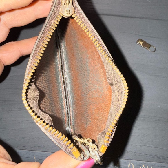 Louis Vuitton Brown Monogram Key Cles - Picture 8 of 8